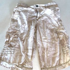 5/$15! Mossimo cargo leaf print shorts